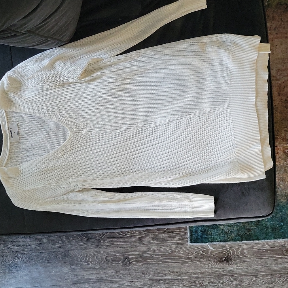 White knitted sweater long